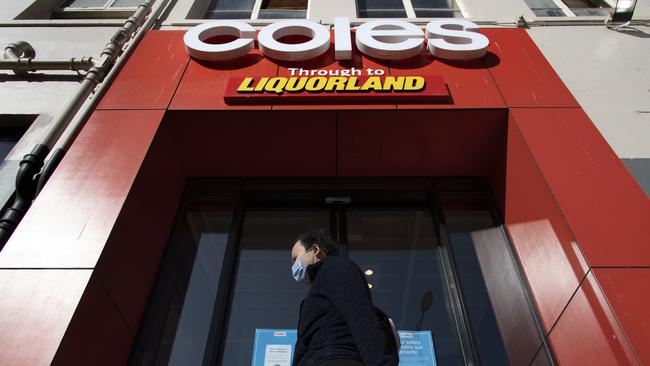 MELBOURNE, AUSTRALIA - NewsWire Photos AUGUST  31 2020: Customers outside Coles in Prahran on Monday. Coles and Woolworths stores on virus alert after four supermarkets have been deep cleaned after three workers and a customer tested positive to coronavirus in Melbourne.Picture: NCA NewsWire / David Geraghty