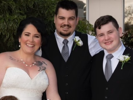 Tavis Carter with his wife, Angene, and children. Mr Carter was killed in a freak accident on the Geelong RIng Road last weelk. Photo: Supplied.