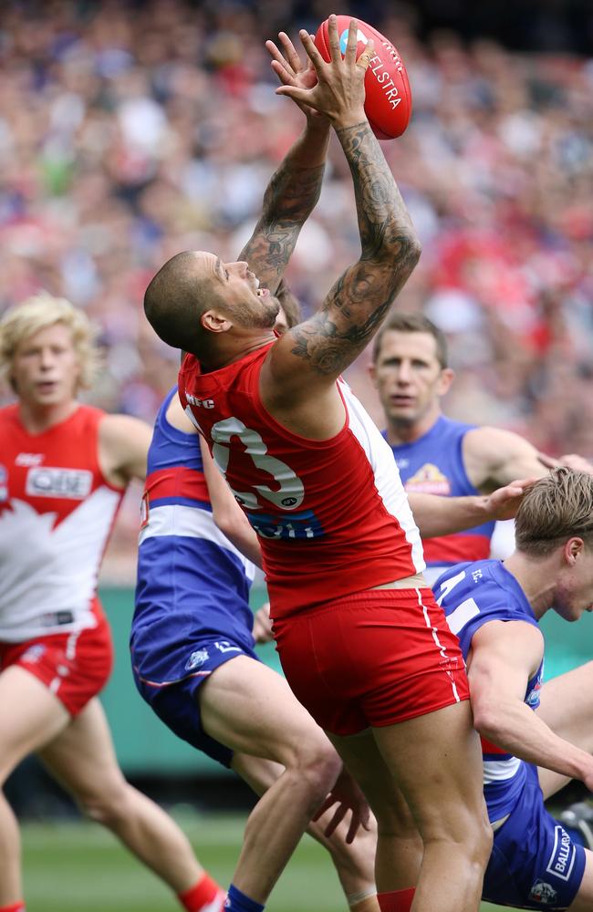 Lance Franklin marks in front of goal after returning to the field but missed. Picture: Wayne Ludbey