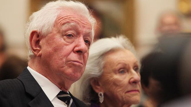 Frank Lowy with wife Shirley Lowy at the Art Gallery of New South Wales in 2015.