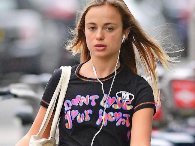 AU_2191784 - London, UNITED KINGDOM  -  BGUK_2191752 - *EXCLUSIVE*  - Member of the Royal Family and the English fashion model Lady Amelia Windsor is spotted looking casual and making a fashion statement wearing a slogan T-shirt "Don't Lose Your Heart " out in South Kensington.  Pictured: Lady Amelia Windsor  BACKGRID Australia 16 AUGUST 2021   Phone: + 61 419 847 429 Email:  sarah@backgrid.com.au