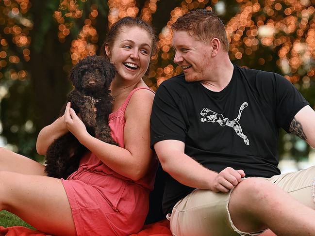 Sam Smith and Keegan Houlihan with new puppy Oppie. Picture: Lyndon Mechielsen