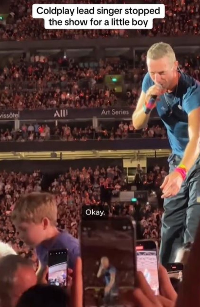 The frontman then stopped the concert to ensure the boy’s safety before telling him to sit in front of the crowd-control barriers.