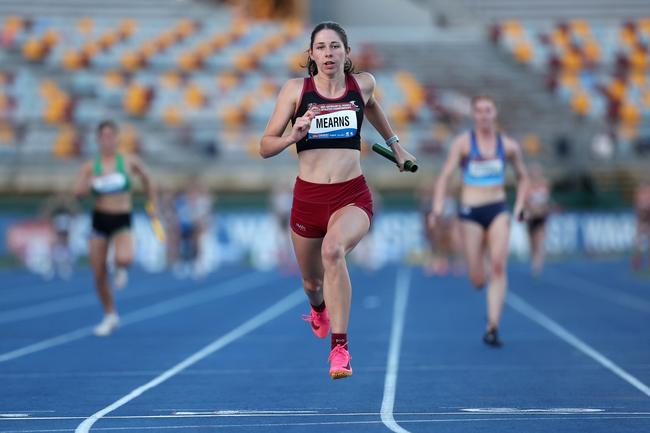 Amaya Mearns of Queensland runs the final leg of the Girls' U18 4 x 100m relay to win during the 2024 Chemist Warehouse Australian All Schools Athletics Championship.