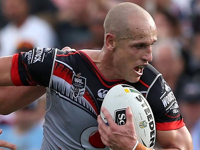 GOSFORD, NEW SOUTH WALES - APRIL 03: Jeff Robson of the Warriors is tackled by Dylan Napa of the Roosters during the round five NRL match between the Sydney Roosters and the New Zealand Warriors at Central Coast Stadium on April 3, 2016 in Gosford, Australia. (Photo by Ashley Feder/Getty Images)