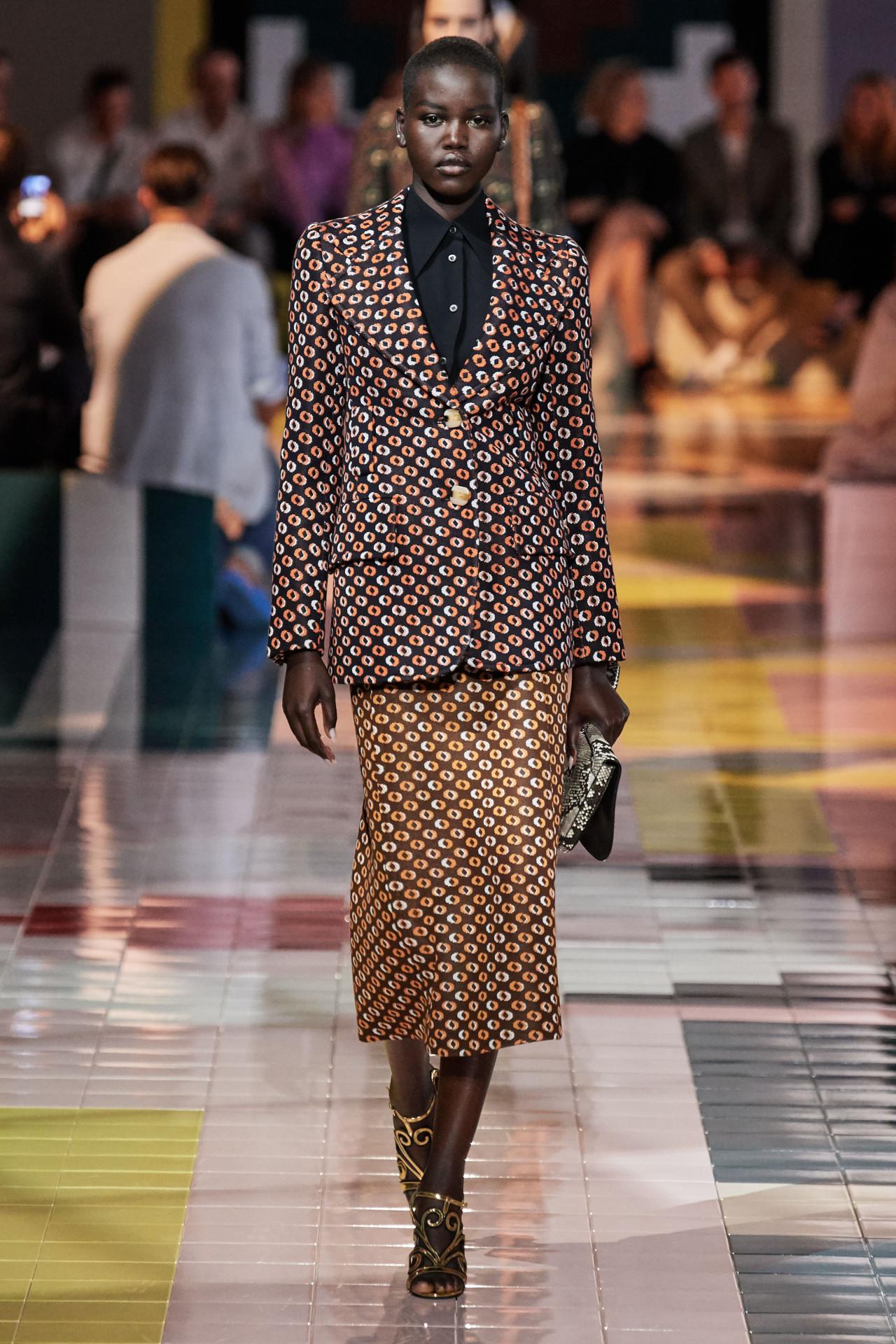 Louis Vuitton's Models Wore Belts Around Their Bare Waist - PAPER