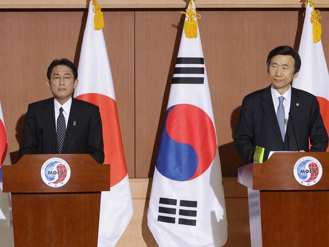 South Korean Foreign Minister Yun Byung-Se (right) attends the joint press conference with Japanese Foreign Minister Fumio Kishida.
