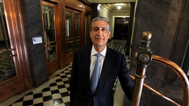 Orica chief executive Alberto Calderon speaking at the Melbourne Mining Club lunch at Melbourne Town Hall.