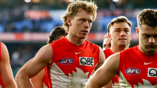 MELBOURNE, AUSTRALIA - SEPTEMBER 08: Callum Mills of the Swans looks dejected after a loss during the 2023 AFL First Elimination Final match between the Carlton Blues and the Sydney Swans at Melbourne Cricket Ground on September 08, 2023 in Melbourne, Australia. (Photo by Dylan Burns/AFL Photos via Getty Images)