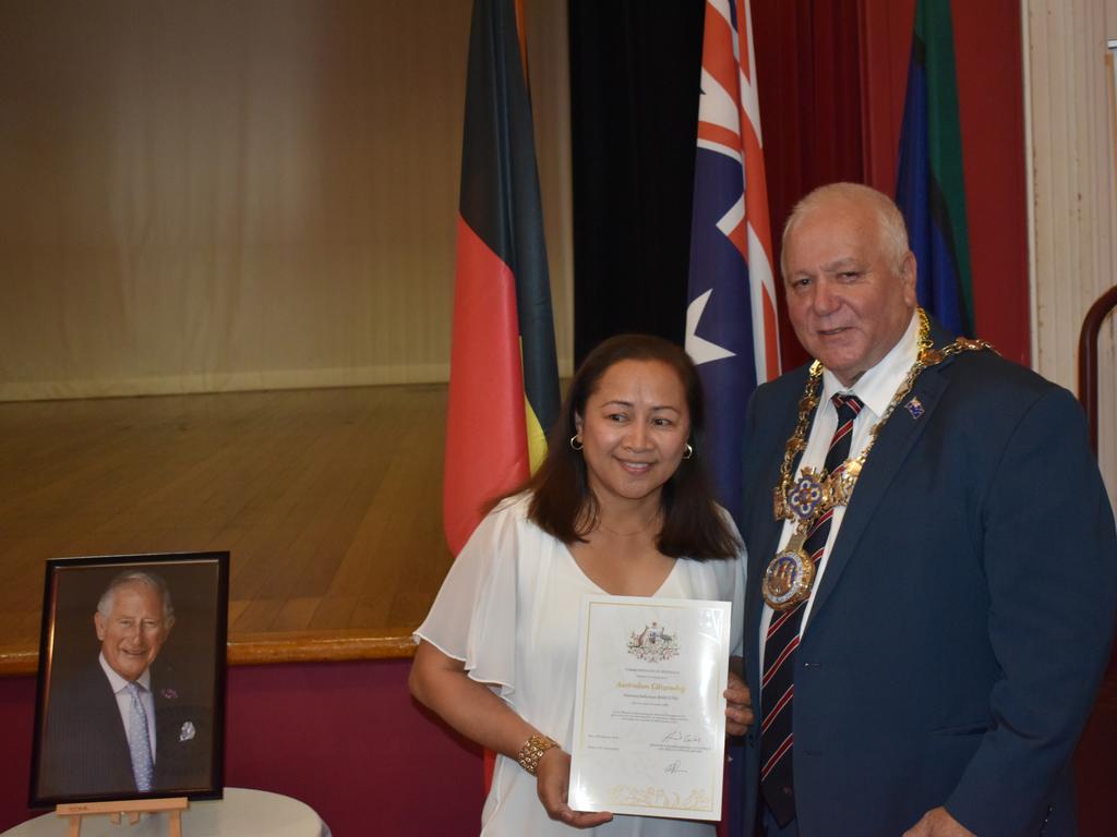 Nonelyn Salloman Bascuna with mayor Vic Pennisi (Photo: Warwick Daily News)