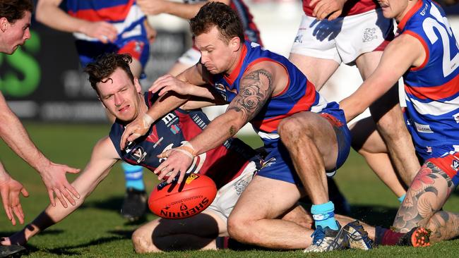 Gisborne and Sandhurst players fight for the ball. Picture: Andy Brownbill