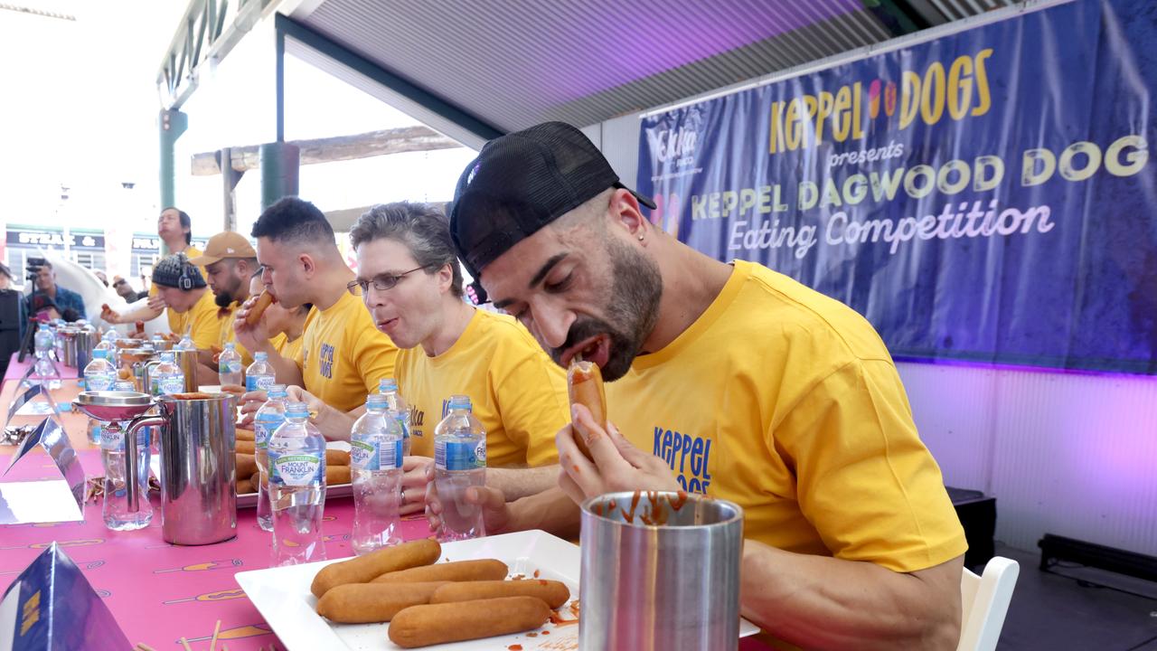 Aussie eater consumes record 276 Buffalo wings, tops American