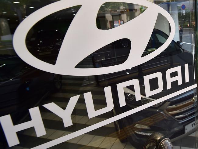 A logo of Hyundai Motor is seen on a glass door at its branch in Seoul on April 23, 2015. South Korea's top automaker, Hyundai Motor, posted a 2.2 percent drop in its first-quarter net profit as a strong won continued to erode its price competitiveness abroad. AFP PHOTO / JUNG YEON-JE