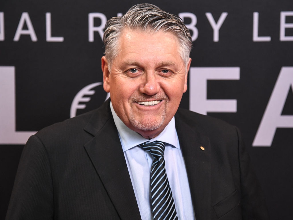 2GB host Ray Hadley has blasted fill-in presenter Chris Smith over comments made on the Coral Princess cruise ship.