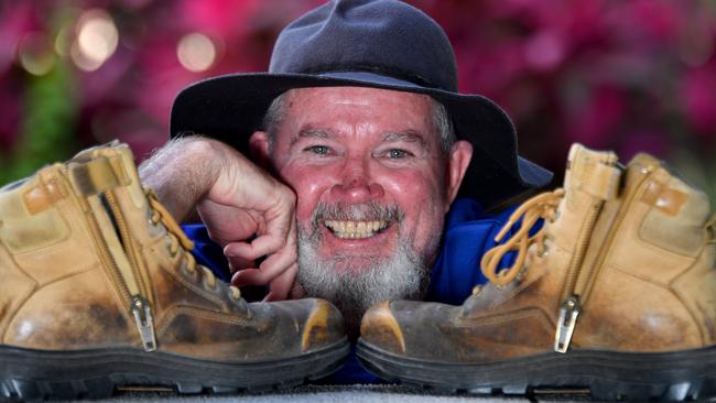 Robert Lee is walking around Ravenswood as part of the Royal Flying Doctors challenge. Picture: Evan Morgan