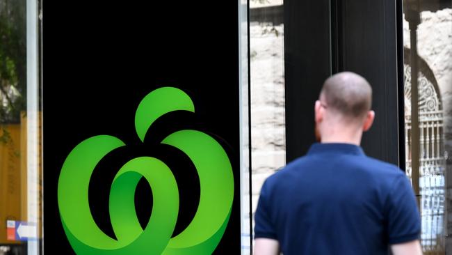 Woolworths signage outside a store in Sydney, Friday, February 23, 2018. Retailer Woolworths has outperformed Coles in sales and earnings growth three years after it started spending $1 billion in slashing food prices and improving service. (AAP Image/Joel Carrett) NO ARCHIVING