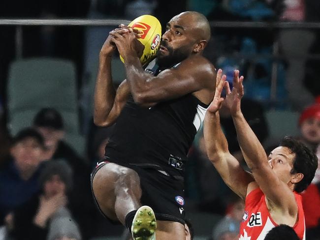 ADELAIDE, AUSTRALIA – AUGUST 03: Esava Ratugolea of the Power marks over Aaron Francis of the Swans during the round 21 AFL match between Port Adelaide Power and Sydney Swans at Adelaide Oval, on August 03, 2024, in Adelaide, Australia. (Photo by Mark Brake/Getty Images)