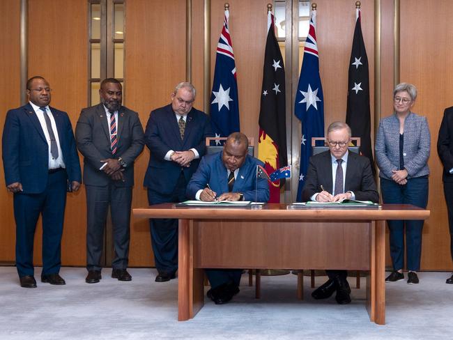 Australiaâs Prime Minister Anthony Albanese (3rd R) participates in an official signing ceremony with Papua New Guineaâs Prime Minister James Marape (C) at Parliament House in Canberra on December 7, 2023. Australia signed a security deal with Papua New Guinea on December 7, bolstering ties to a key Pacific neighbour that has been courted persistently by China. (Photo by HILARY WARDHAUGH / AFP)