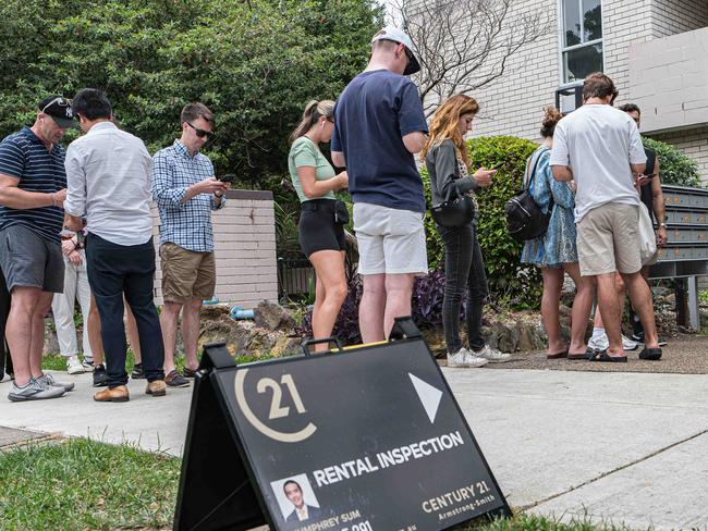 SYDNEY, AUSTRALIA - NewsWire Photos, FEBRUARY 03, 2024 : A crowd is queuing up for an open inspection of a rental property located in Bondi. Picture: NCA NewsWire / Flavio Brancaleone