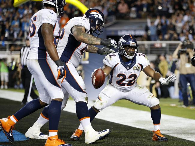 Broncos defense dominates Panthers in Super Bowl 50