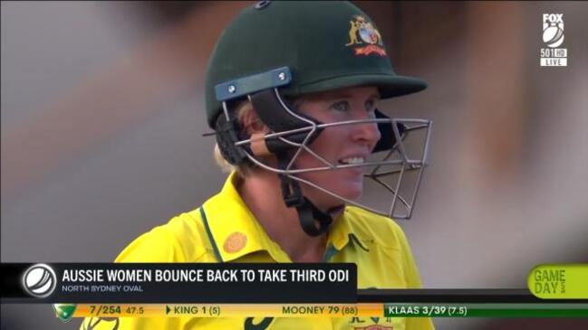 Aussie women bounce back to take 3rd ODI