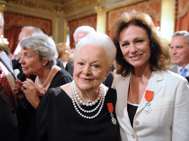 Olivia de Havilland and Jacqueline Bisset are awarded chevalier of the Legion of Honour by French president Nicolas Sarkozy at the Elysee Palace in Paris in 2010. (Photo: AFP)