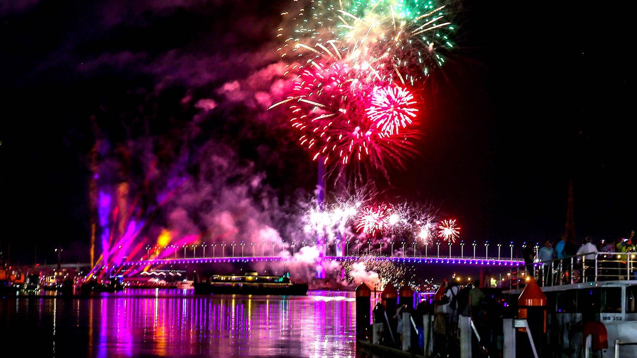 Melbourne NYE 2021: ‘Embarrassing’ fireworks slammed | Herald Sun