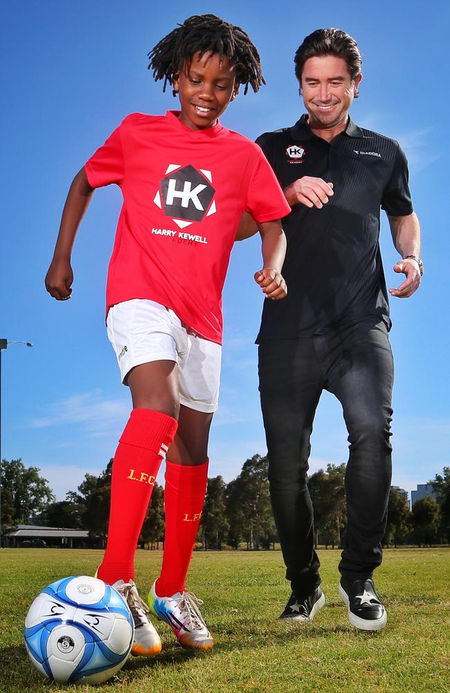 PA PHOTOS / AAP- UK USE ONLY : Australian soccer star Harry Kewell during a  training run with his club Leeds United at Victoria Park, the home of the  Australian Rules Football