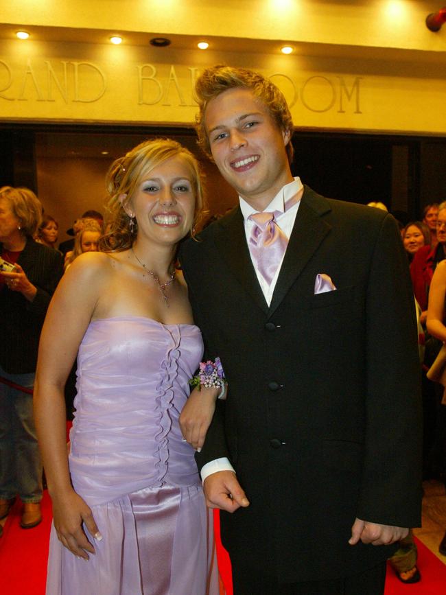 JULY 31, 2004: Emmanuel College Formal at the Gold Coast International. Jade Ripley and Niel Retief. PicAlex/Carter - education socials