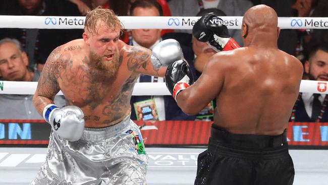 ARLINGTON, TEXAS - NOVEMBER 15: Jake Paul and Mike Tyson box during their heavyweight boutat AT&T Stadium on November 15, 2024 in Arlington, Texas.   Christian Petersen/Getty Images/AFP (Photo by Christian Petersen / GETTY IMAGES NORTH AMERICA / Getty Images via AFP)