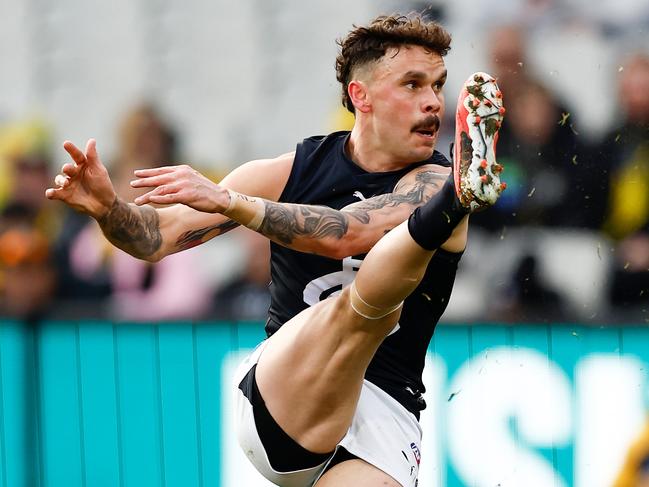 Zac Williams kicks long. Picture: Michael Willson/AFL Photos via Getty Images