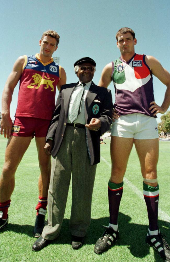 Lions ruckman Matthew Clarke and Docker Peter Mann meet Archbishop Desmond Tutu for the coin toss.