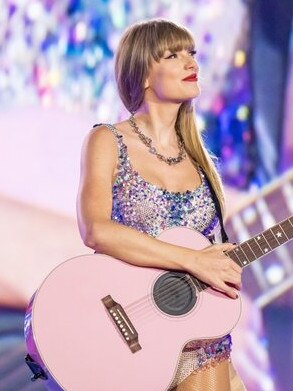 Swift sings Lover. Picture: X / @theswiftievault