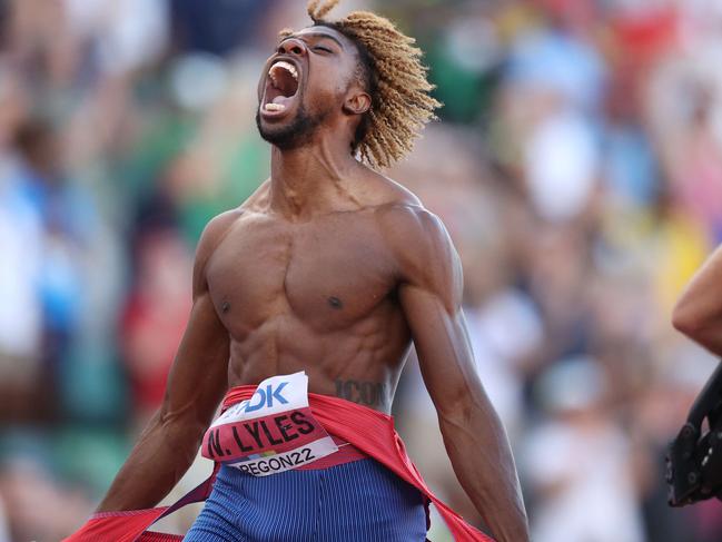 EUGENE, OREGON - JULY 21: Noah Lyles of Team United States celebrates winning gold in the Men's 200m Final on day seven of the World Athletics Championships Oregon22 at Hayward Field on July 21, 2022 in Eugene, Oregon.   Ezra Shaw/Getty Images/AFP == FOR NEWSPAPERS, INTERNET, TELCOS & TELEVISION USE ONLY ==