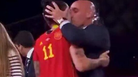 Spanish Football chief Luis Rubiales has been slammed for grabbing and kissing star player Jenni Hermoso.