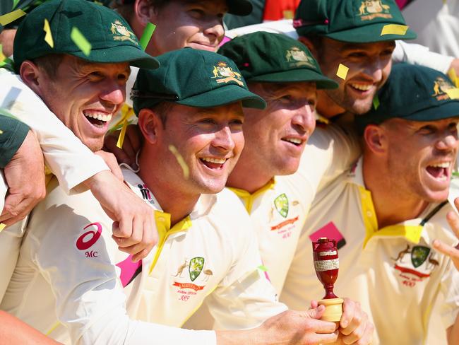 SYDNEY, AUSTRALIA - JANUARY 05: Michael Clarke of Australia lifts the urn during day three of the Fifth Ashes Test match between Australia and England at Sydney Cricket Ground on January 5, 2014 in Sydney, Australia. (Photo by Ryan Pierse/Getty Images)