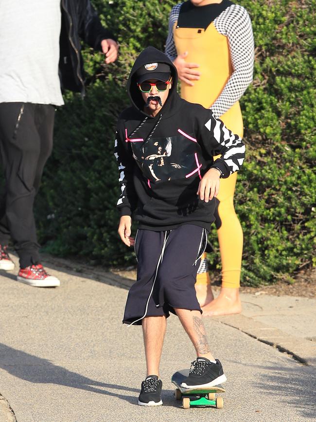Justin Bieber spotted skating around Bondi. Picture: KHAPGG/Matrix