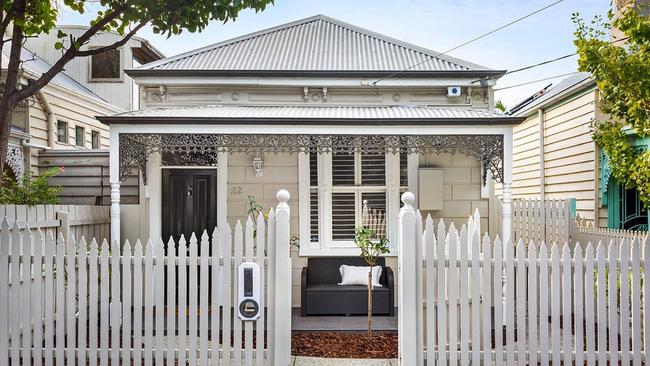 A two-bedroom Balaclava pad soared above $1m at its Saturday morning auction.