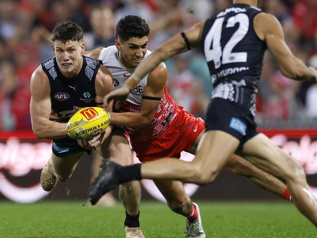 Sam Walsh fires out a handpass against the Swans. Picture: Darrian Traynor/AFL Photos