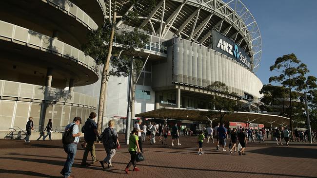 A man was ejected from Big Bash League matches at the SCG and ANZ Stadium over the weekend for suspicious betting practices.