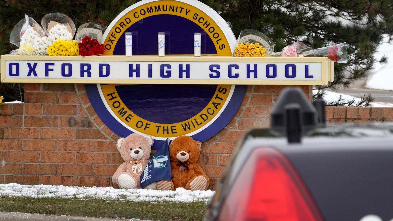 Stuffed bears sit at a makeshift memorial outside of Oxford High School. Picture: Scott Olson/Getty Images/AFP