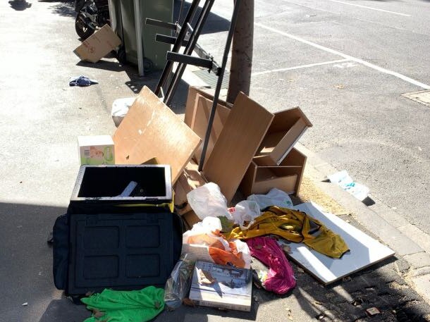 Rubbish clogs up a Melbourne street. Pic: Snap Send Solve