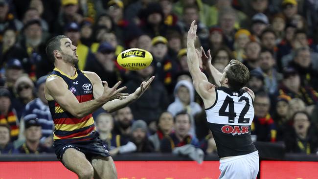 Crows captain Taylor Walker marks in front of Tom Jonas. Picture SARAH REED