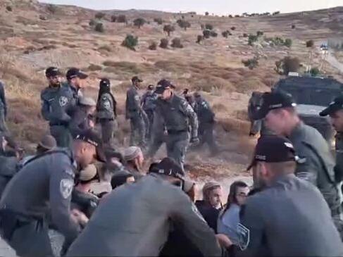 Israeli police clash with settlers in West Bank outpost
