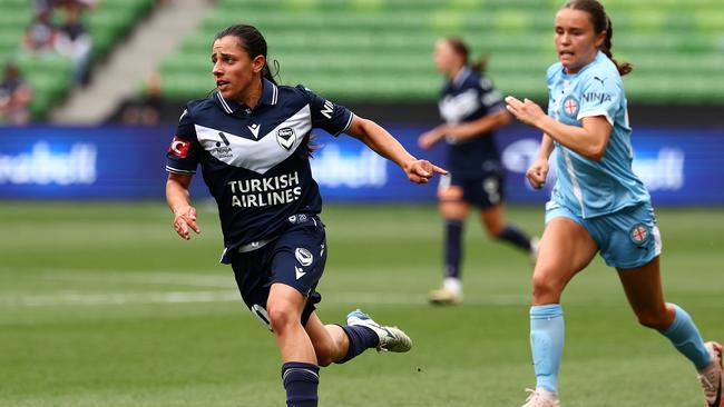 Melbourne Victory playmaker Alex Chidiac (left) has earnt a Matildas recall in a 36-player squad for the November-December international window. Picture: Morgan Hancock / Getty Images