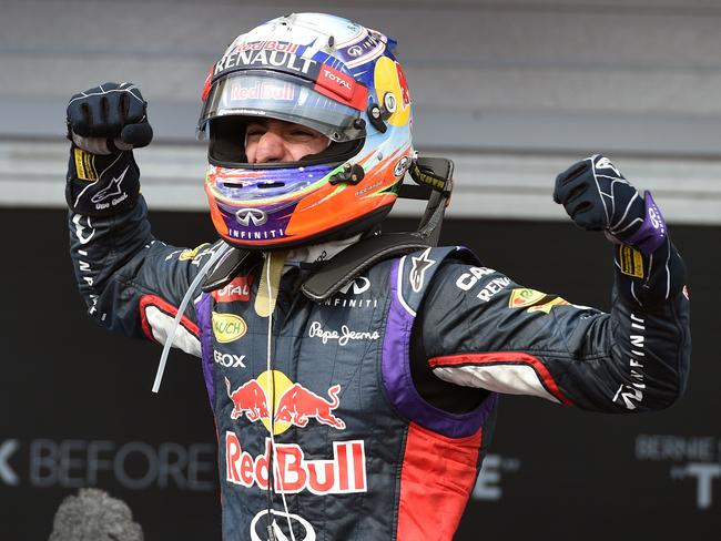 Daniel Ricciardo powers home with late surge to win Hungarian GP for ...