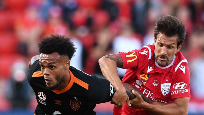 Adelaide United’s Vince Lia battles with Aaron Amadi-Holloway of Brisbane Roar at Coopers Stadium on November 10, 2019. Lia’s coach Gertjan Verbeek doesn’t want veteran players to play on the club’s Y-League synthetic pitch Jack Smith Park. (Photo by Mark Brake/Getty Images)