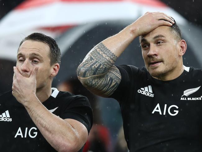 LONDON, ENGLAND - NOVEMBER 10: (L-R) Ben Smith, Sonny Bill Williams and Dane Coles of the New Zealand All Blacks sing the National Anthem during the Quilter International match between England and New Zealand at Twickenham Stadium on November 10, 2018 in London, United Kingdom. (Photo by Phil Walter/Getty Images)