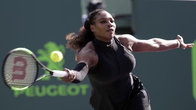 Serena Williams returns to Naomi Osaka.
