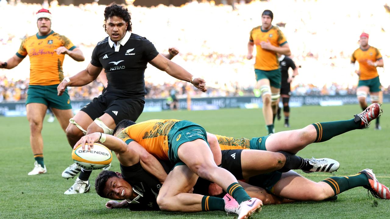 Wallabies show fight as All Blacks dominate first half